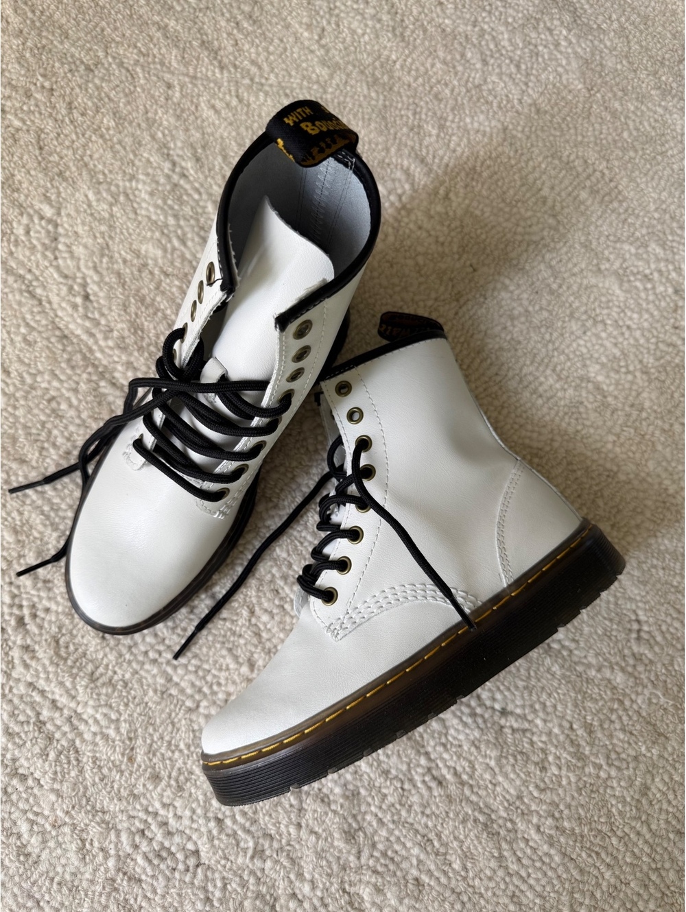 NWOT Dr. Martens Zavala White Smooth Leather Lace Up Boots Women’s US 6